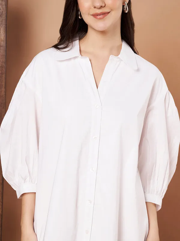 White_Cotton_Shirt_Dress_Relaxed_Fit_With_Ruffle_Hem