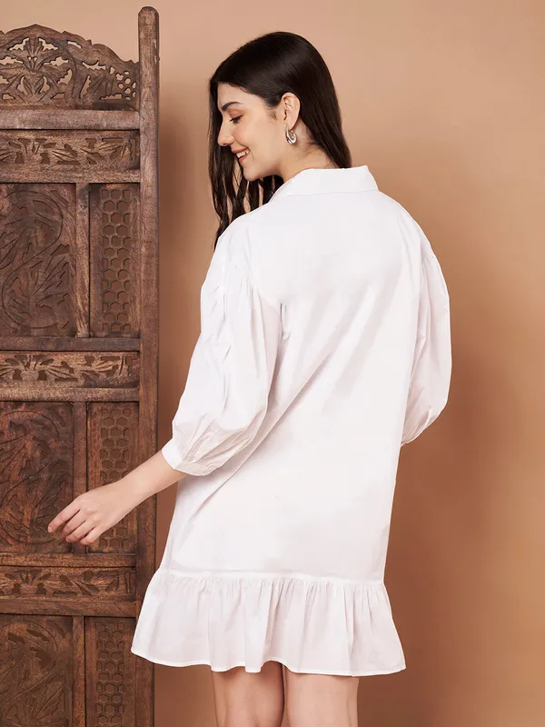 White_Cotton_Shirt_Dress_Relaxed_Fit_With_Ruffle_Hem