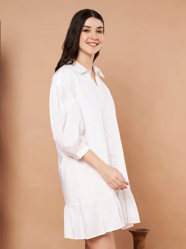 White_Cotton_Shirt_Dress_Relaxed_Fit_With_Ruffle_Hem