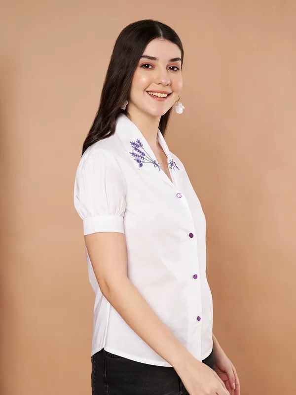 White_Cotton_Top_With_Lavender_Embroidered_Collar_For_Women