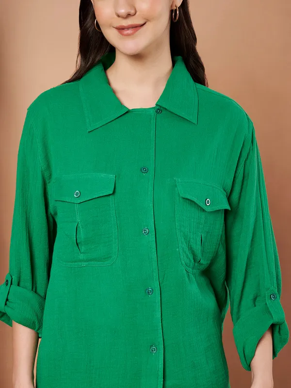 Emerald_Green_Cotton_Button_Down_Shirt_Relaxed_Fit_With_Utility_Pockets