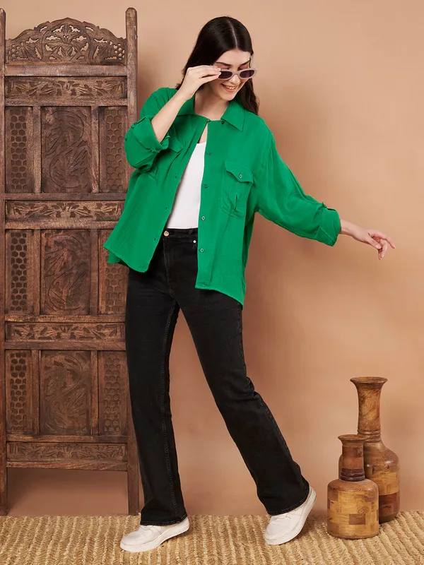 Emerald_Green_Cotton_Button_Down_Shirt_Relaxed_Fit_With_Utility_Pockets