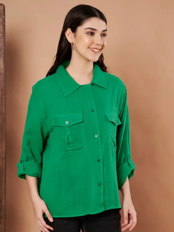 Emerald_Green_Cotton_Button_Down_Shirt_Relaxed_Fit_With_Utility_Pockets