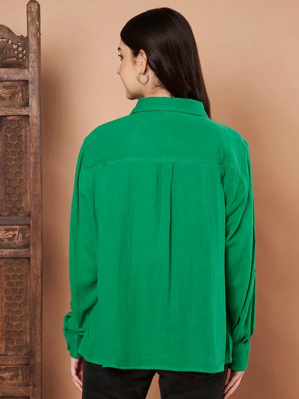 Emerald_Green_Cotton_Button_Down_Shirt_Relaxed_Fit_With_Utility_Pockets