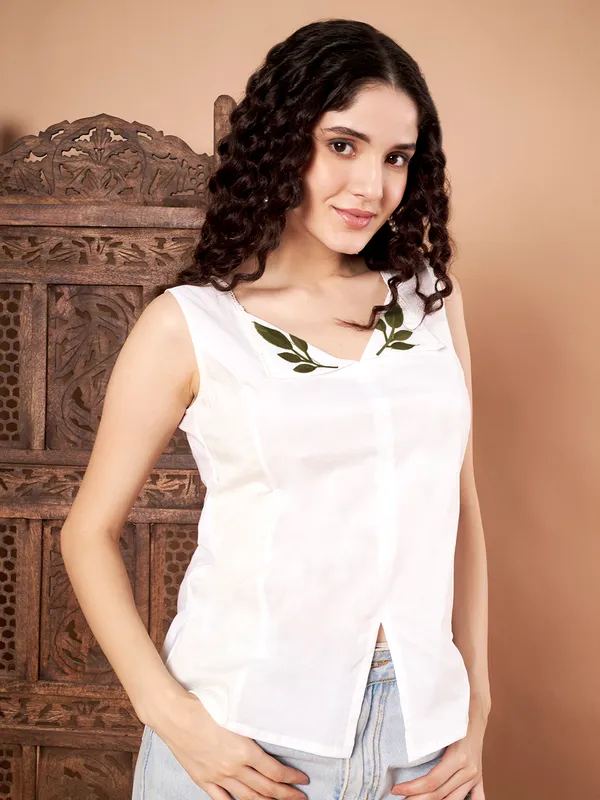 White_Sleeveless_Cotton_Top_With_Leaf_Embroidery_For_Women