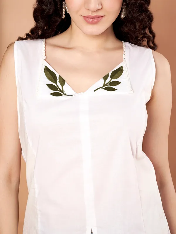 White_Sleeveless_Cotton_Top_With_Leaf_Embroidery_For_Women