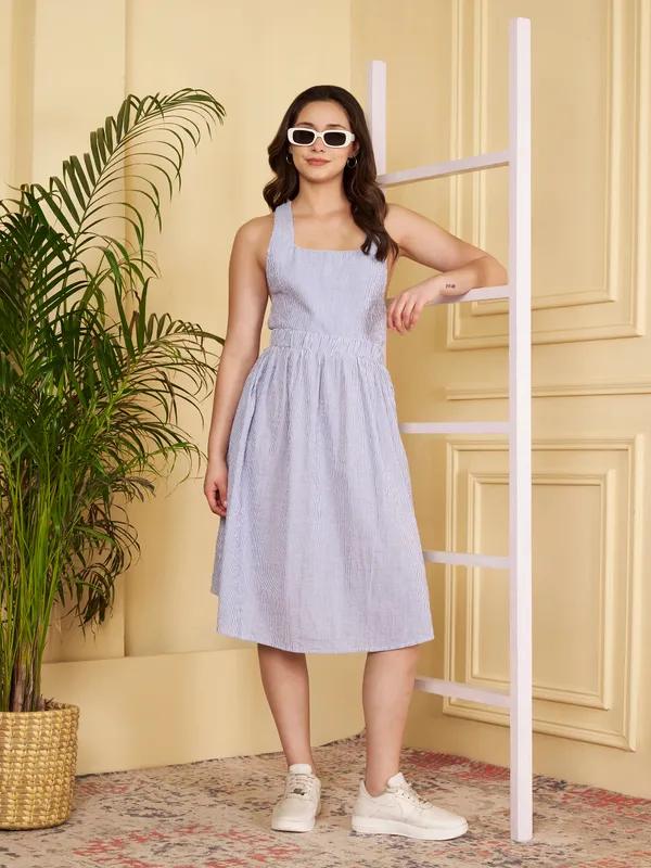 Women�s_Blue_Striped_Cotton_Sleeveless_Dress