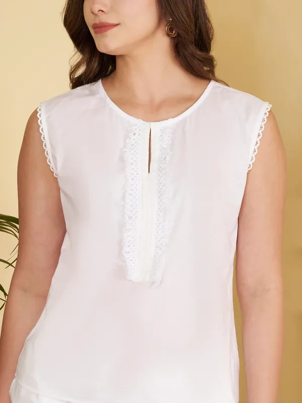 Women�s_White_Cotton_Lace_Detail_Co-Ord_Set