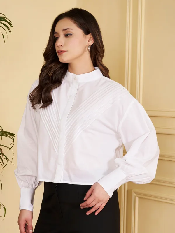 Women�s_White_Cotton_Pleated_Front_Top