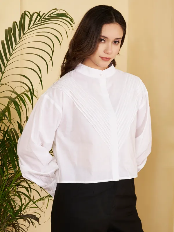 Women�s_White_Cotton_Pleated_Front_Top