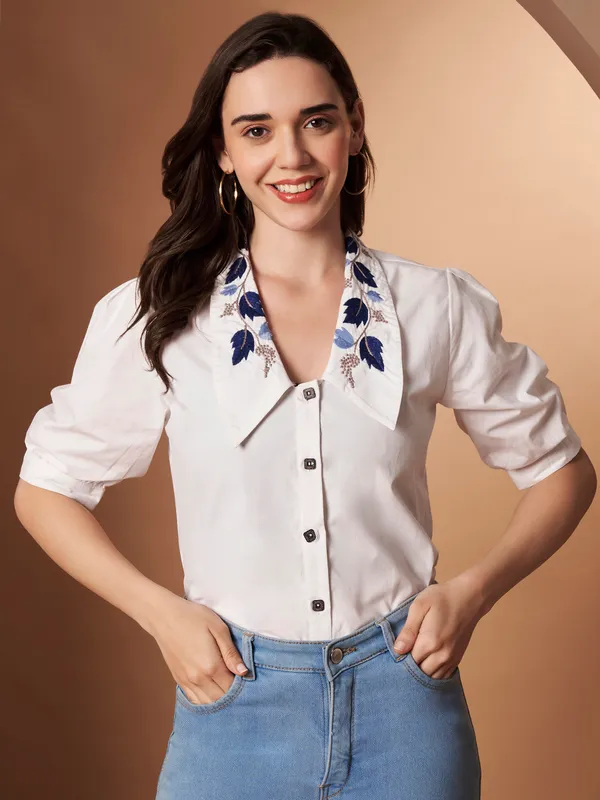 Women�s_White_Cotton_Top_with_Embroidered_Collar