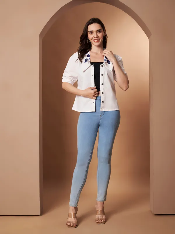 Women�s_White_Cotton_Top_with_Embroidered_Collar