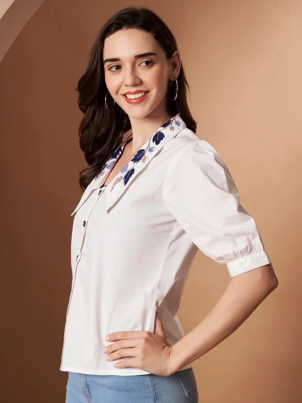 Women�s_White_Cotton_Top_with_Embroidered_Collar
