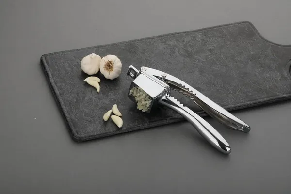 Stainless_Steel_Finish_3In1_Garlic_Crusher