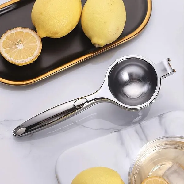 Stainless_Steel_Finish_Lemon_Squeezer