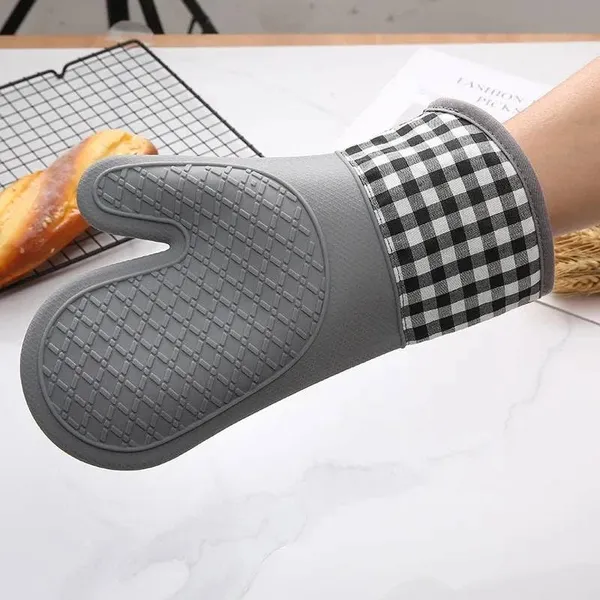 Premium_Heat_Resistant_Microwave_Oven_Mitt_–_Anti-Slip_Silicone_Grip_Kitchen_Glove