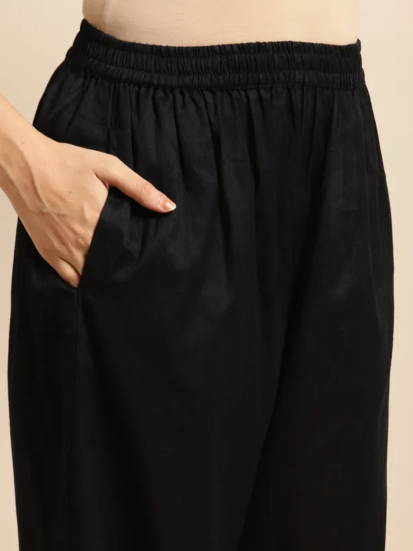 Black_Cage_Embroidered_Cotton_Kurta_with_Embroidered_Pant_-_Set_of_2