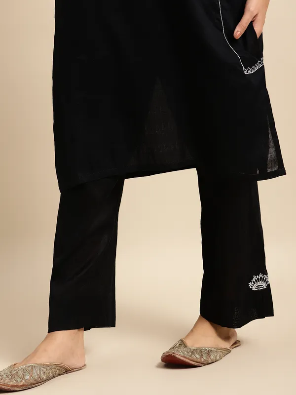 Black_Cage_Embroidered_Cotton_Kurta_with_Embroidered_Pant_-_Set_of_2
