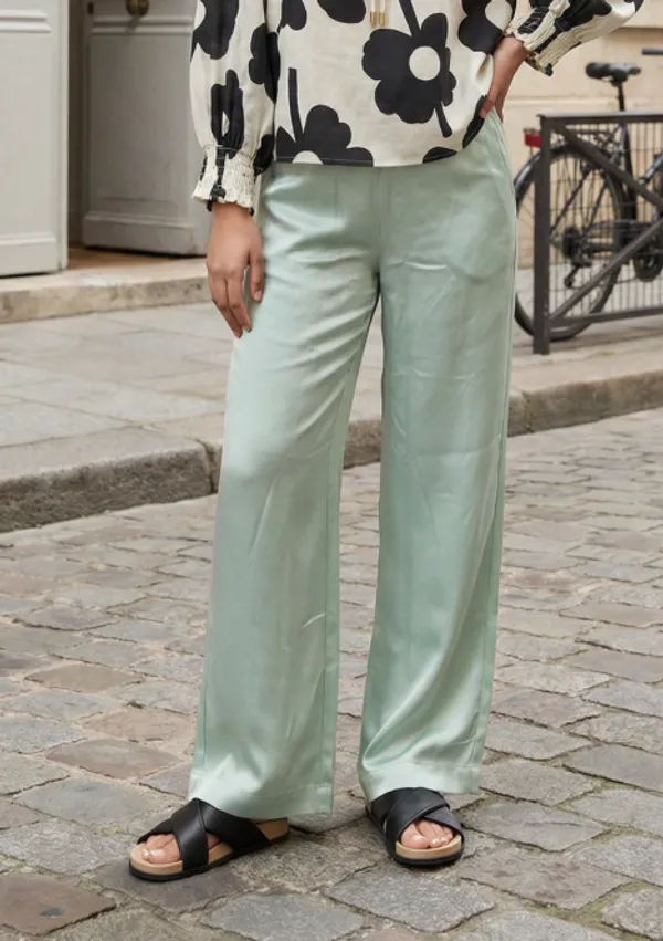 zuri_Women_Relaxed_Straight_Leg_High-Rise_Easy_Wash_Trousers