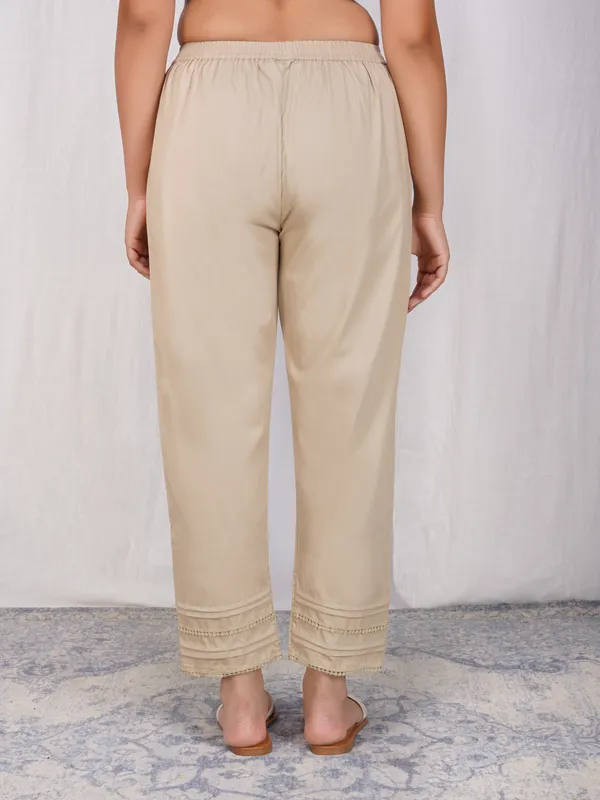 Women_Comfort_Fit_Mid-rise_Formal_Trousers