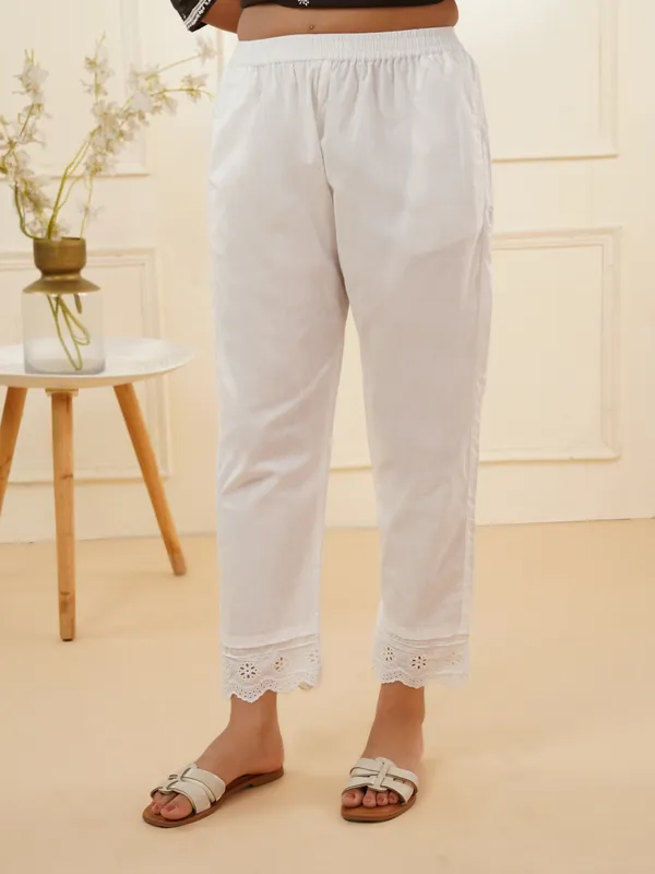 zuri_Women_Solid_Slip-On_Relaxed_Mid-Rise_Regular_Trousers