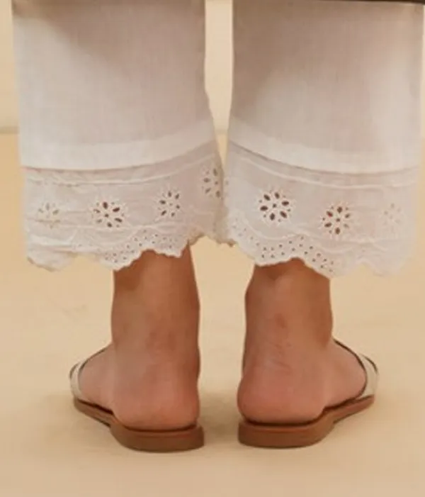 zuri_Women_Solid_Slip-On_Relaxed_Mid-Rise_Regular_Trousers