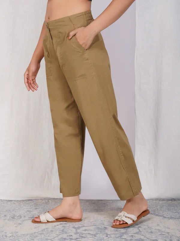 Women_Comfort_Fit_Mid-rise_Formal_Trousers