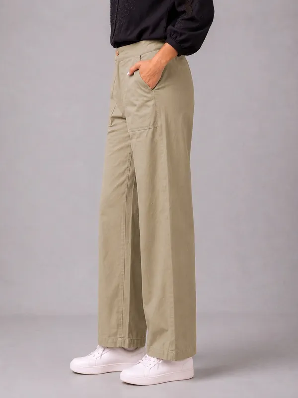 Women_Comfort_Fit_Mid-rise_Formal_Trousers