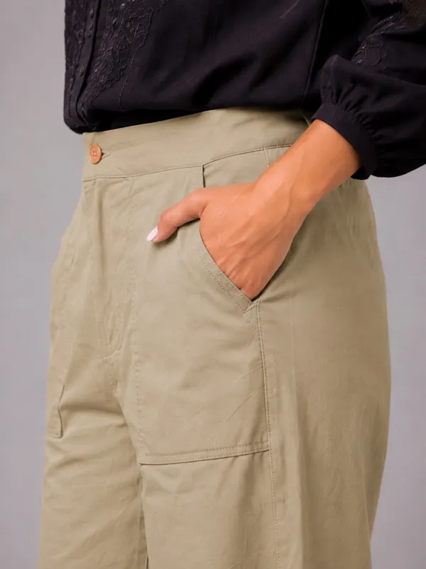 Women_Comfort_Fit_Mid-rise_Formal_Trousers