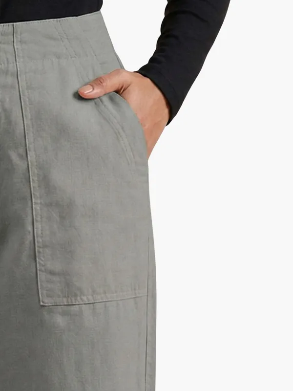zuri_Women_Relaxed_Straight_Leg_High-Rise_Trousers