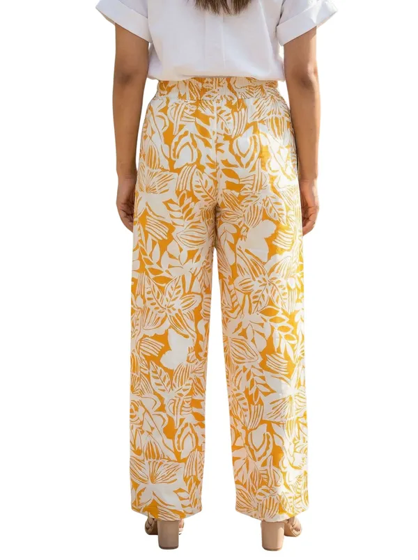 zuri_Women_Floral_Printed_Relaxed_Straight_Leg_Flared_High-Rise_Trousers