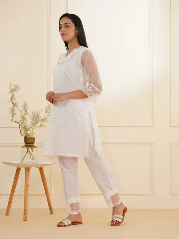 Premium_Organza_White_Shifli_Kurta_with_lace_pants
