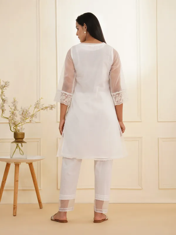Premium_Organza_White_Shifli_Kurta_with_lace_pants