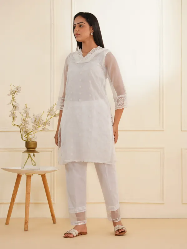 Premium_Organza_White_Shifli_Kurta_with_lace_pants