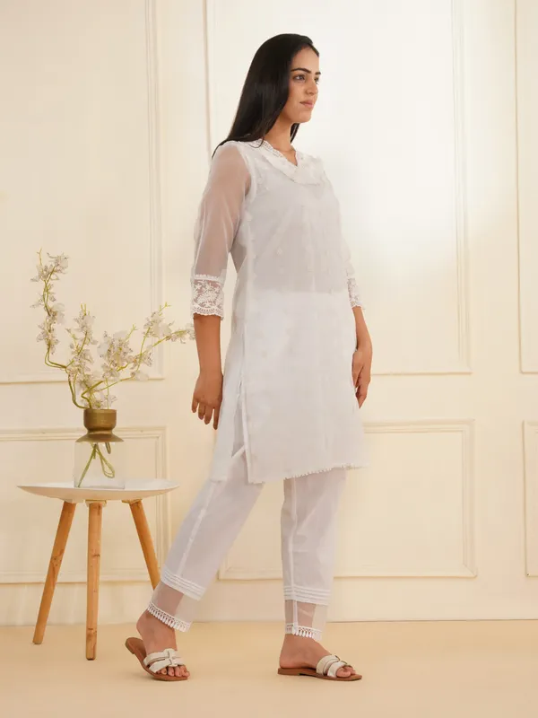 Premium_Organza_White_Shifli_Kurta_with_lace_pants