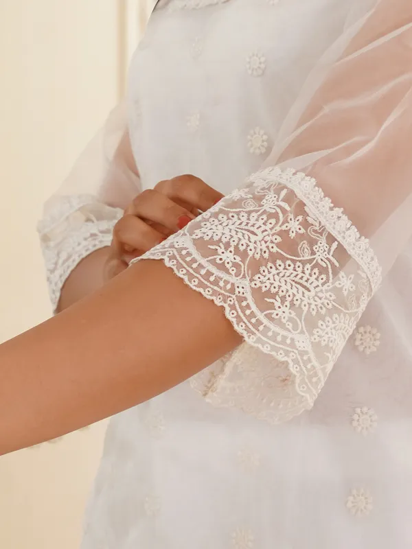 Premium_Organza_White_Shifli_Kurta_with_lace_pants