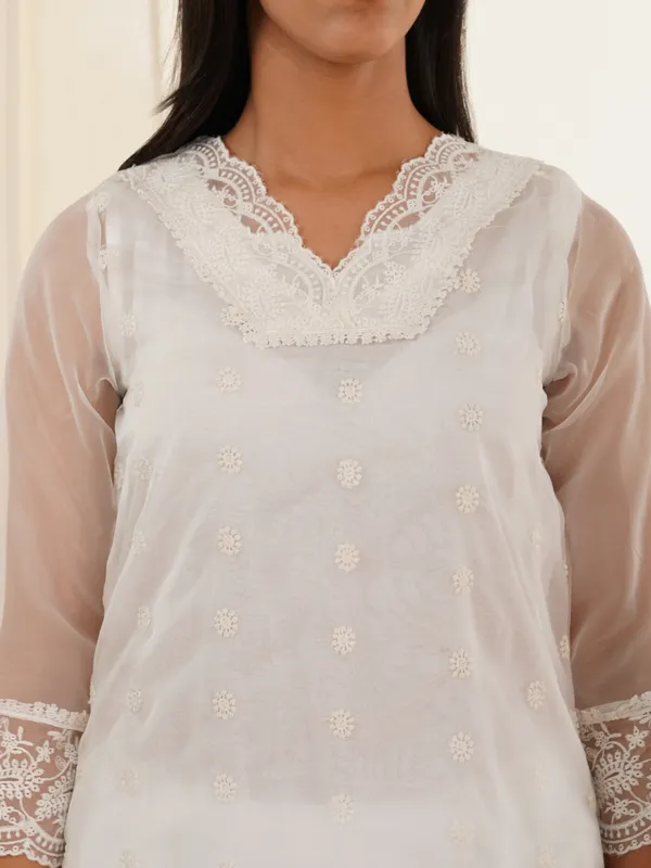 Premium_Organza_White_Shifli_Kurta_with_lace_pants