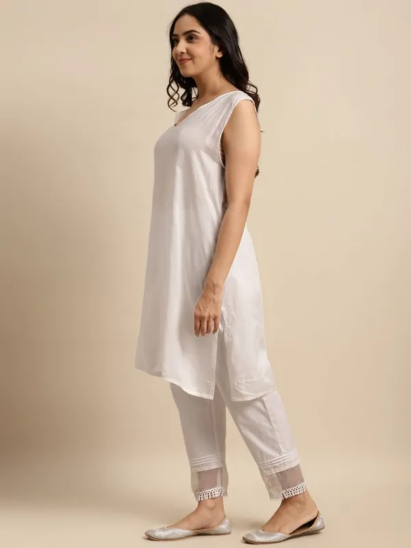 White_Embroidered_Organza_kurta_with_Inner,_Lace_Pant_and_Embroidered_Dupatta_-_Set_of_3_-_XXL