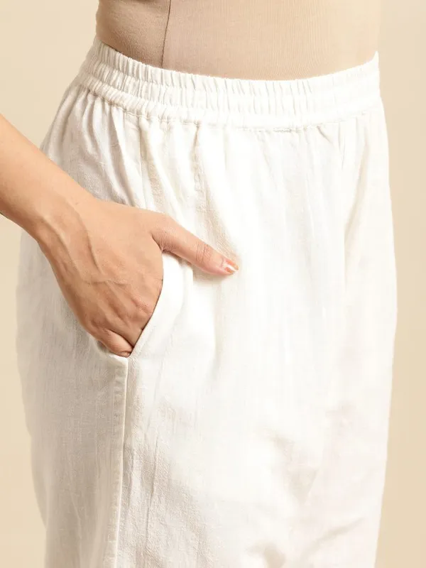 White_Resham_Embroidered_Crepe_Kurta_with_Embroidered_Pant_-_Set_of_2_-_XXL