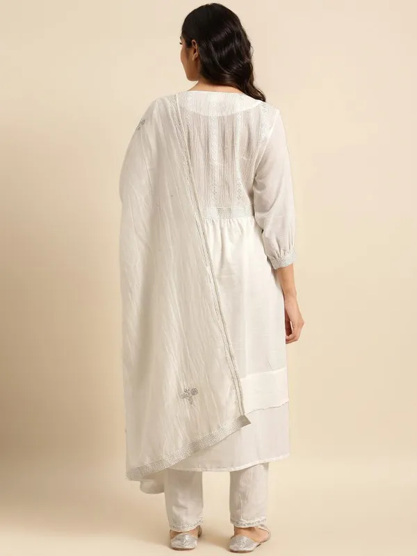 White_Resham_Embroidered_Crepe_Kurta_-_XXL