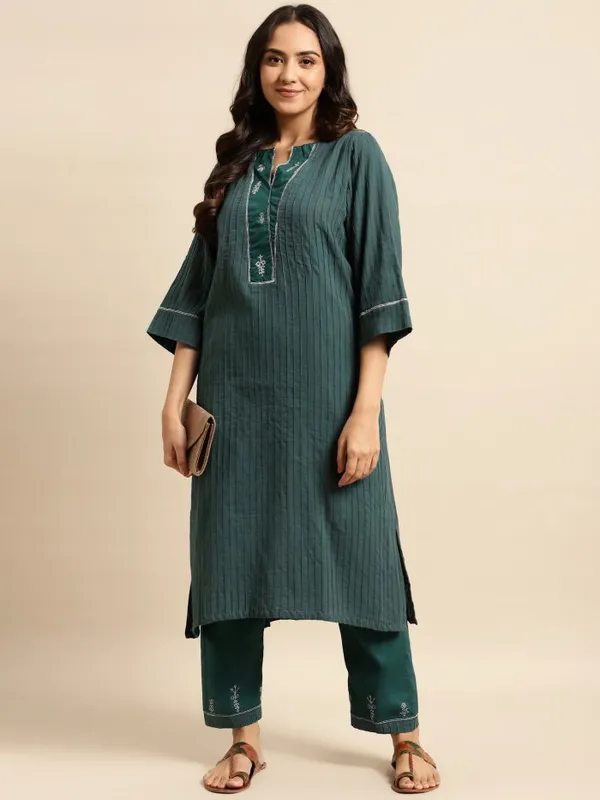 Dark_Green_Pleated_Hand_Embroidered_Cotton_Kurta_-_XXL