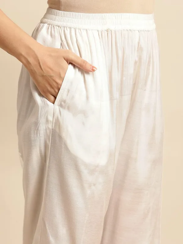 Wht_Cot_Zari_with_Pearl_Stud_Pant_Kurta_with_Pearl_Stud_Pant_-_Set_of_2_-_XXL