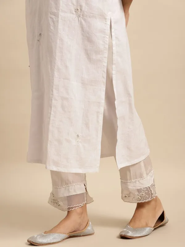 Wht_Cot_Zari_with_Pearl_Stud_Pant_Kurta_with_Pearl_Stud_Pant_-_Set_of_2_-_XXL