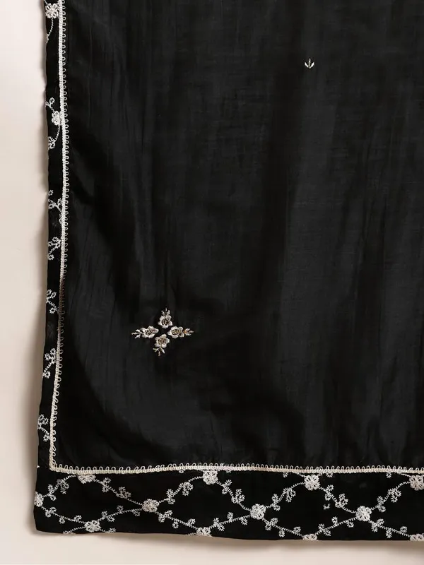 Black_Zari_Embroidered_Premium_Cotton_kurta_with_Embroidered_Pant_-_Set_of_2_-_XXL