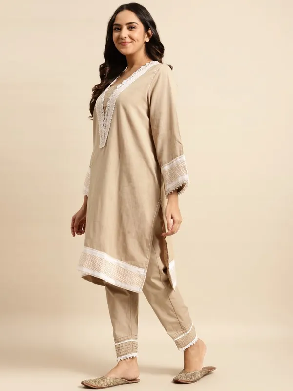 Beige_Handloom_Ikat_Cotton_Kurta_with_Pintuck_Pant_and_Embroidered_Dupatta_-_Set_of_3_-_XXL