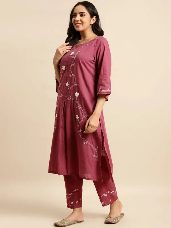 Maroon_3D_Patch_Work_Embroidered_Cotton_Kurta_with_Embroidered_Pant_-_Set_of_2_-_XXL