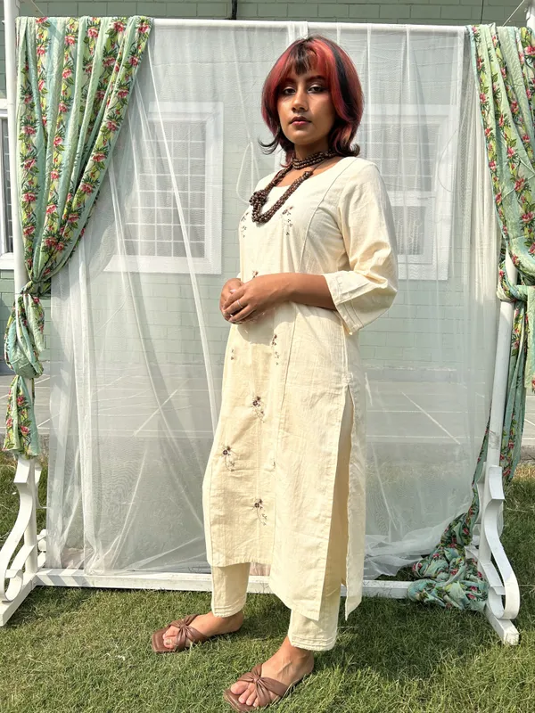 Off_White_Embroidered_Cotton_Kurta_With_Pants-_Set_Of_2_-_XXL