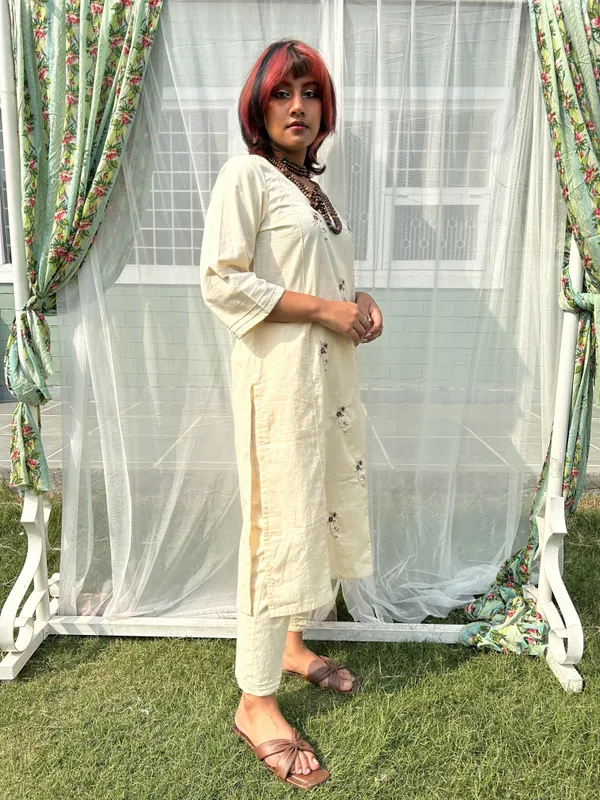 Off_White_Embroidered_Cotton_Kurta_With_Pants-_Set_Of_2_-_XXL