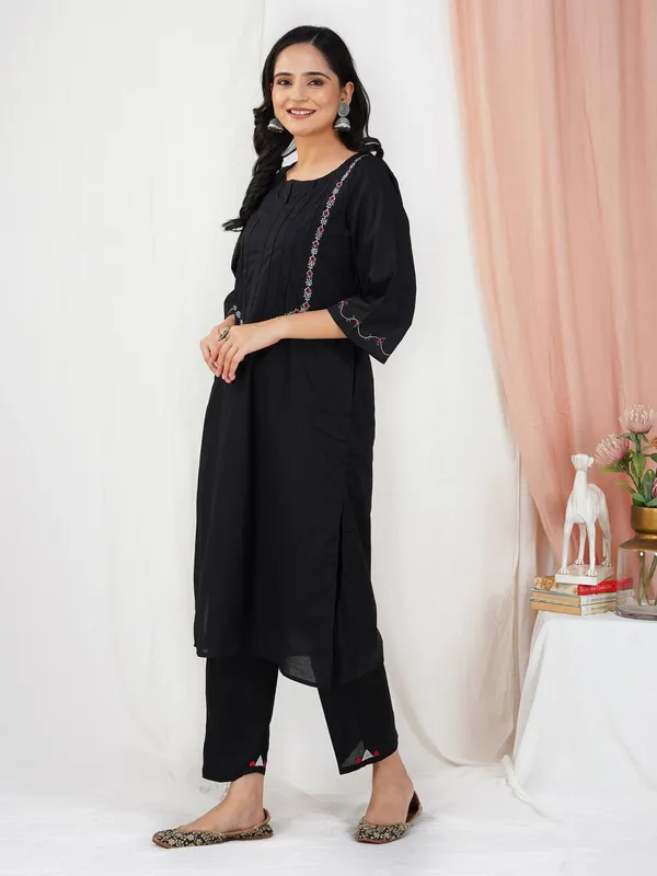 Black_Tribal_Embroidered_Cotton_Silk_Kurta_Paired_With_Matching_Pant_-_XXL