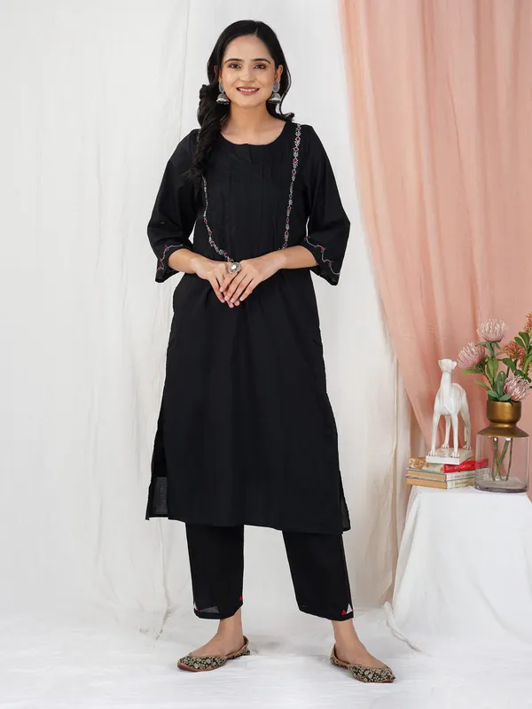 Black_Tribal_Embroidered_Cotton_Silk_Kurta_Paired_With_Matching_Pant_-_XXL